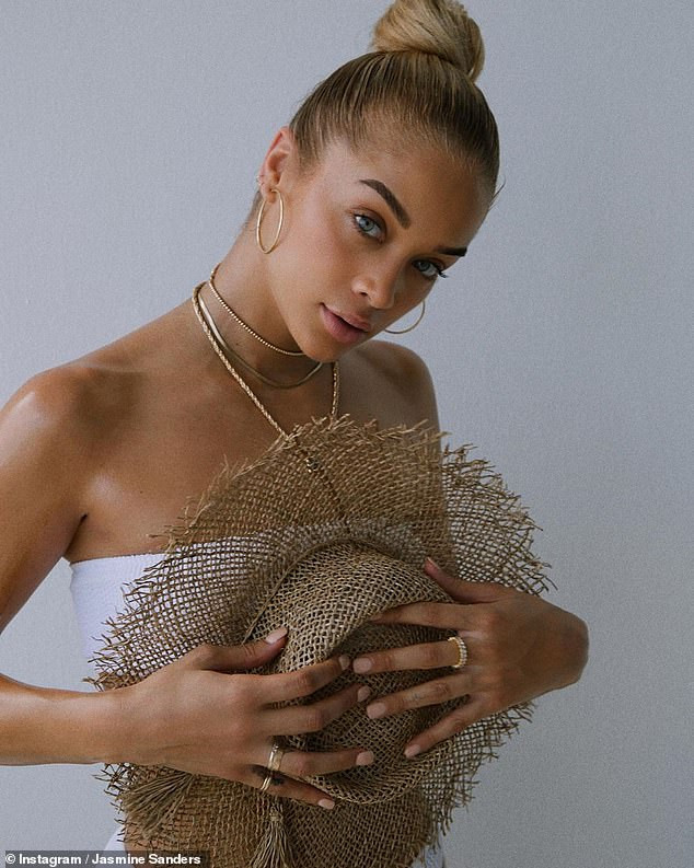 Jasmine Sanders khoe đường cong thể hình siêu 'bốc lửa' với bikini ảnh 2