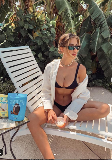 Mẫu 9x có chỉ số cơ thể 'vàng' khoe vóc dáng siêu nóng bỏng với áo tắm ảnh 6