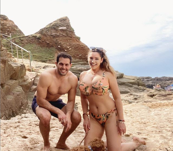 Mỹ nhân có thể hình 'kỳ quan thứ 8' Kelly Brook táo bạo không nội y ra phố ảnh 6