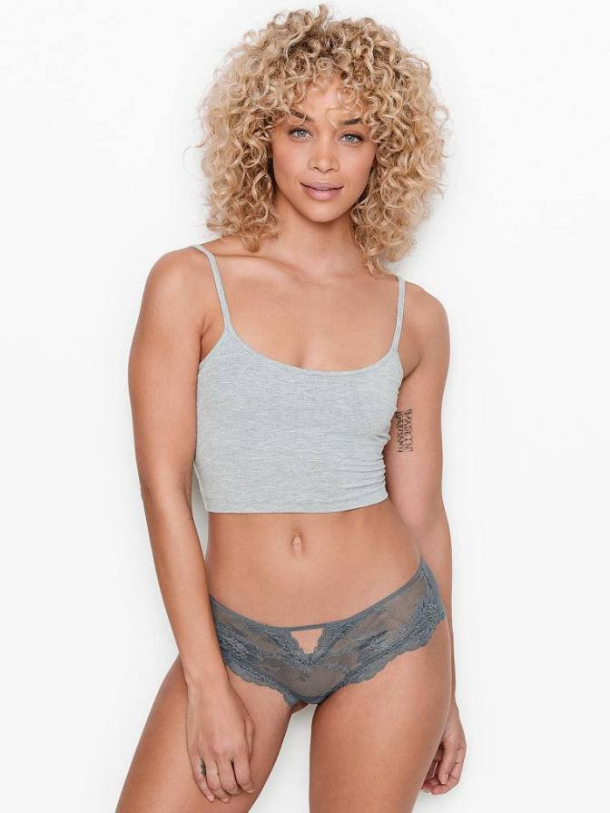 Jasmine Sanders phô ba vòng 'bốc lửa' với nội y ren ảnh 1