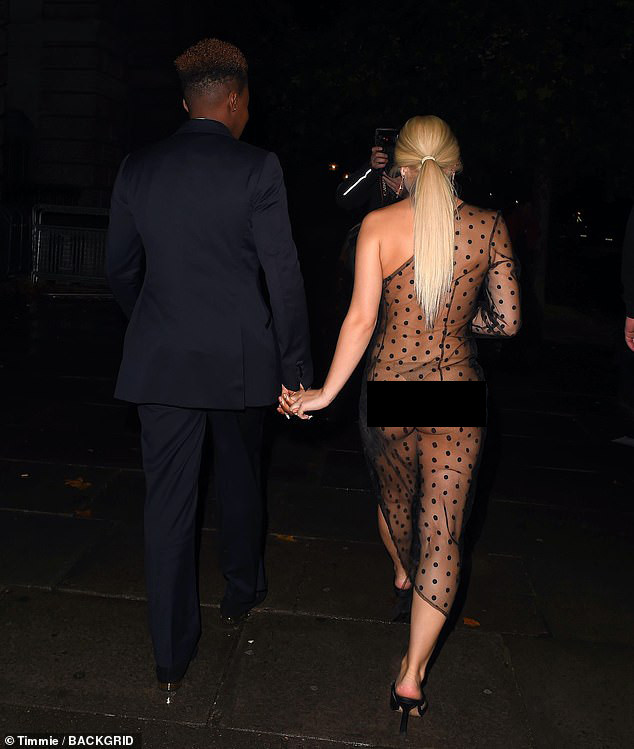 Mặc như khỏa thân, tình đồng giới của võ sĩ đấm bốc Nicola Adams gây sốc ảnh 3