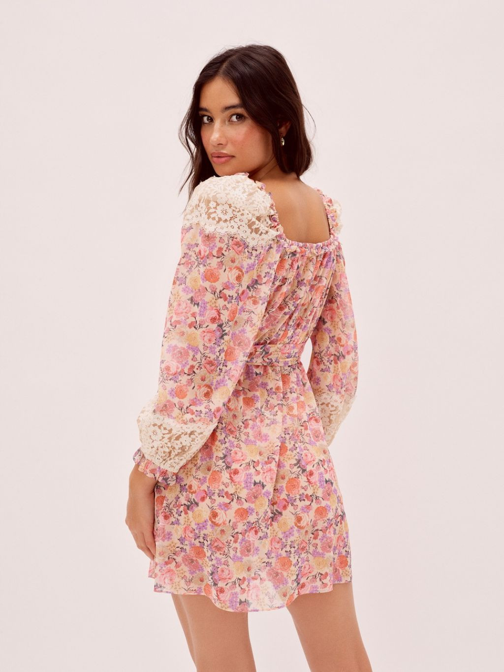 Chân dài 9x người Philippines quyến rũ mê mẩn với nội y ảnh 12