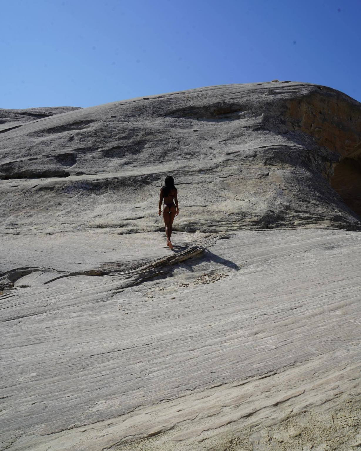 'Thiên thần nội y' Jasmine Tookes nóng bỏng đẹp như tạc tượng với bikini ảnh 2