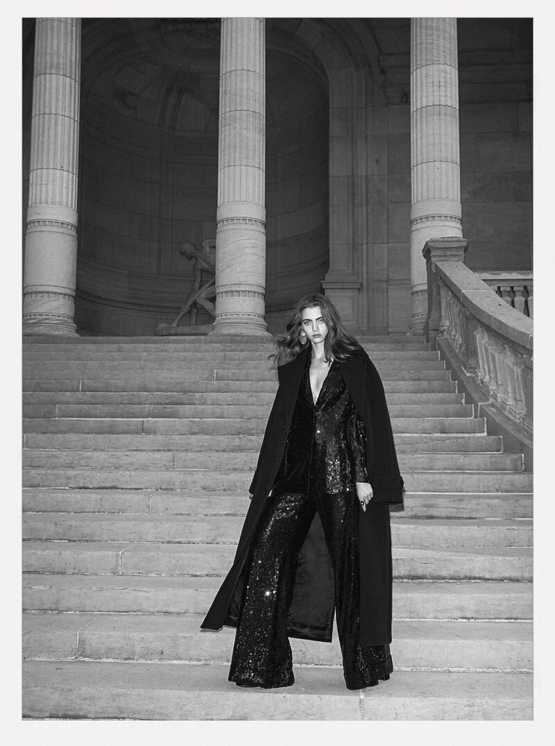 Chân dài 18 tuổi chụp loạt ảnh ngực trần, thần thái gợi cảm đầy mê hoặc ảnh 4