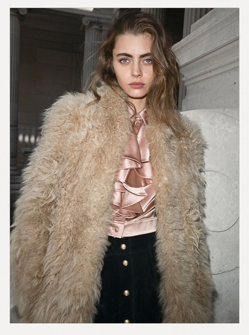 Chân dài 18 tuổi chụp loạt ảnh ngực trần, thần thái gợi cảm đầy mê hoặc ảnh 2