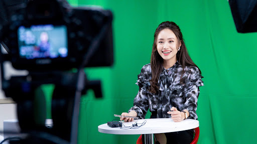 Xuân Anh: Từ Á khôi sinh viên đến MC thời tiết tài năng, xinh đẹp ảnh 9