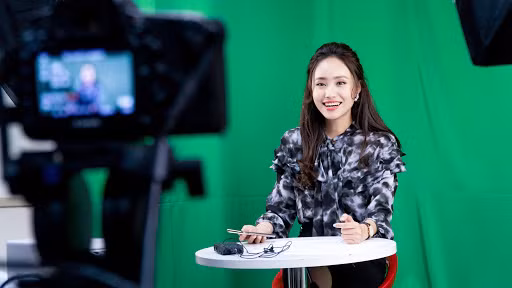 Xuân Anh: Từ Á khôi sinh viên đến MC thời tiết tài năng, xinh đẹp ảnh 9