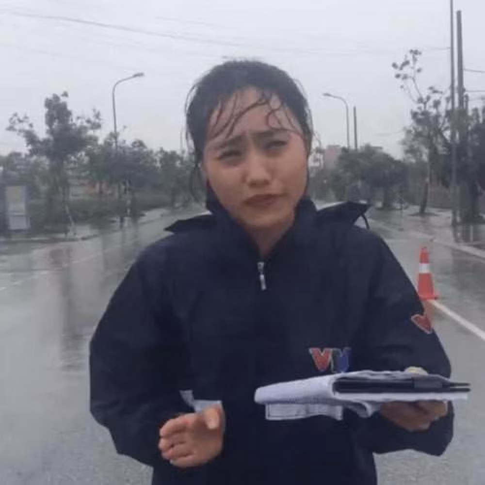 Xuân Anh: Từ Á khôi sinh viên đến MC thời tiết tài năng, xinh đẹp ảnh 4