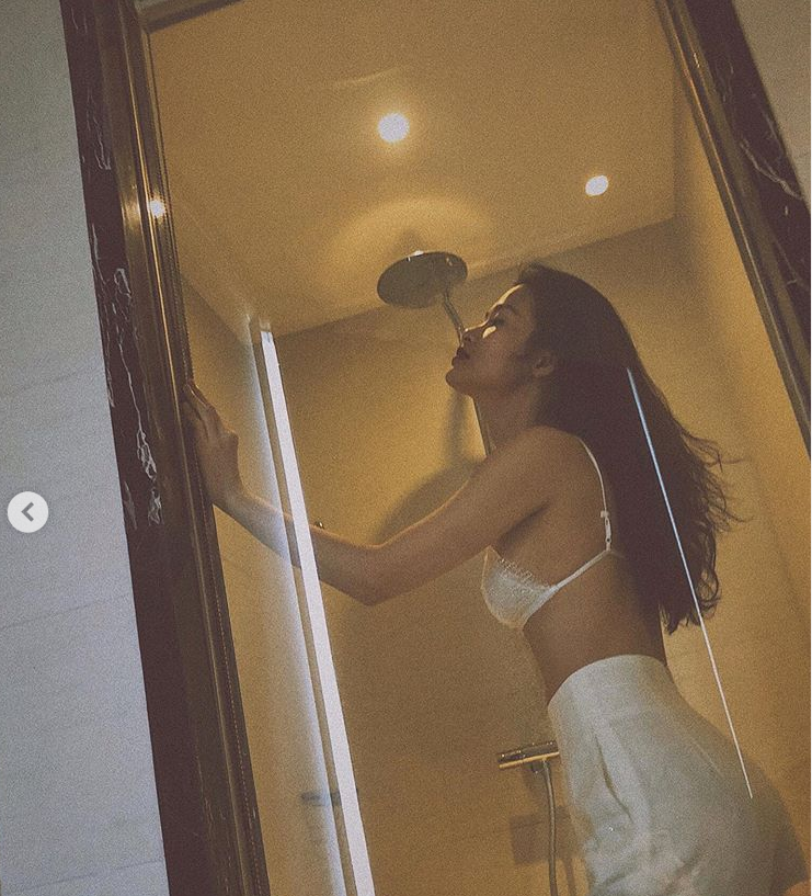 Ngỡ ngàng bộ ảnh đẹp mê hồn của Đông Nhi với hiệu ứng từ rổ nhựa ảnh 5