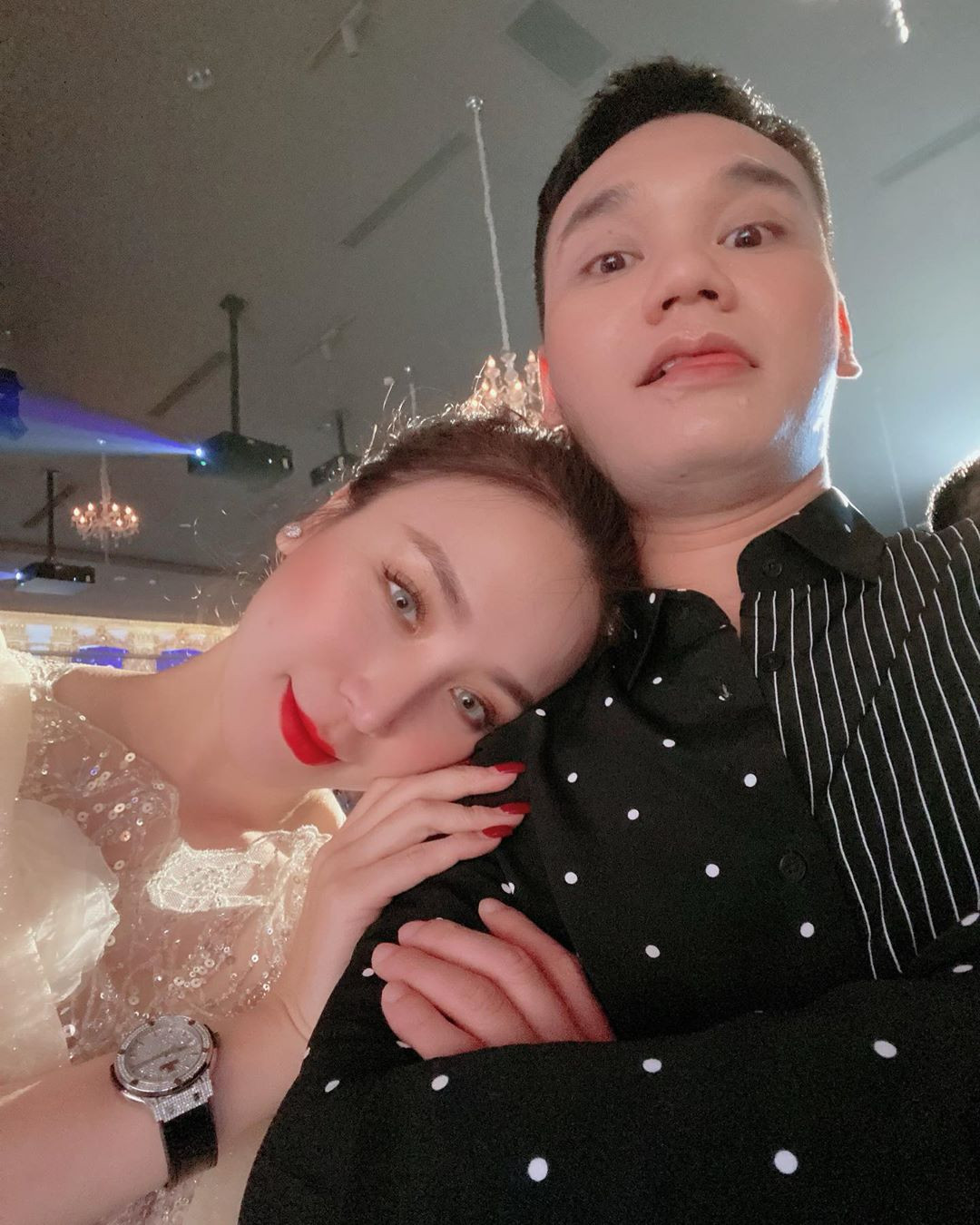 Bà xã DJ của Khắc Việt khoe bụng bầu với áo tắm, nhưng vòng 1 ngoại cỡ mới gây chú ý ảnh 6