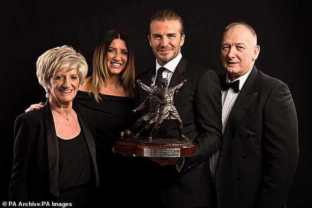 Bố David Beckham lấy vợ ở tuổi 71 ảnh 2