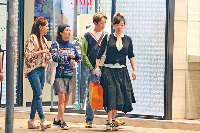 Tài tử TVB cùng lúc yêu 3 bạn gái trong nhiều năm ảnh 3