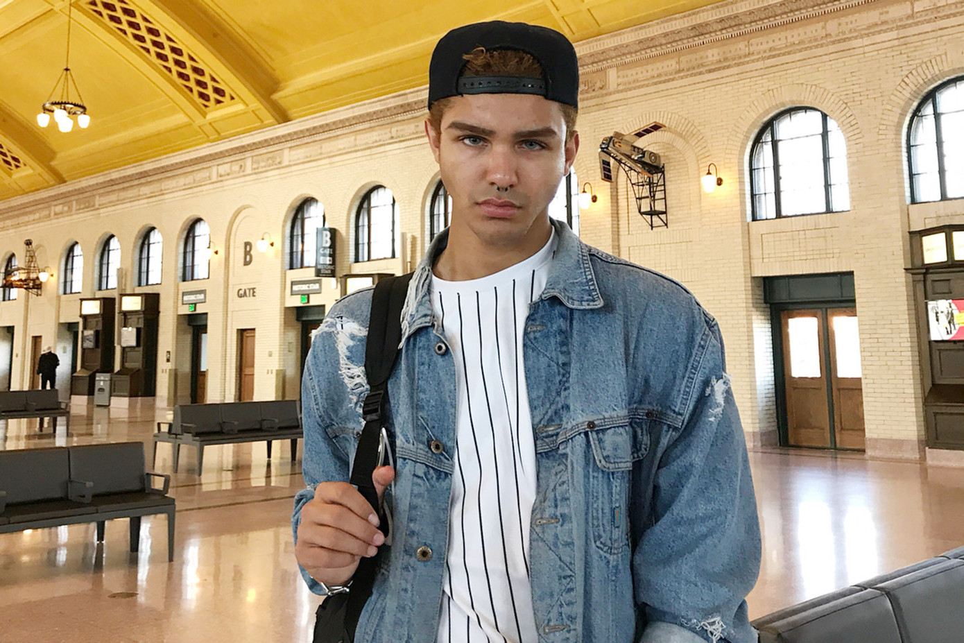 Quay video liếm bồn cầu, ngôi sao mạng xã hội nhiễm Covid-19 ảnh 2