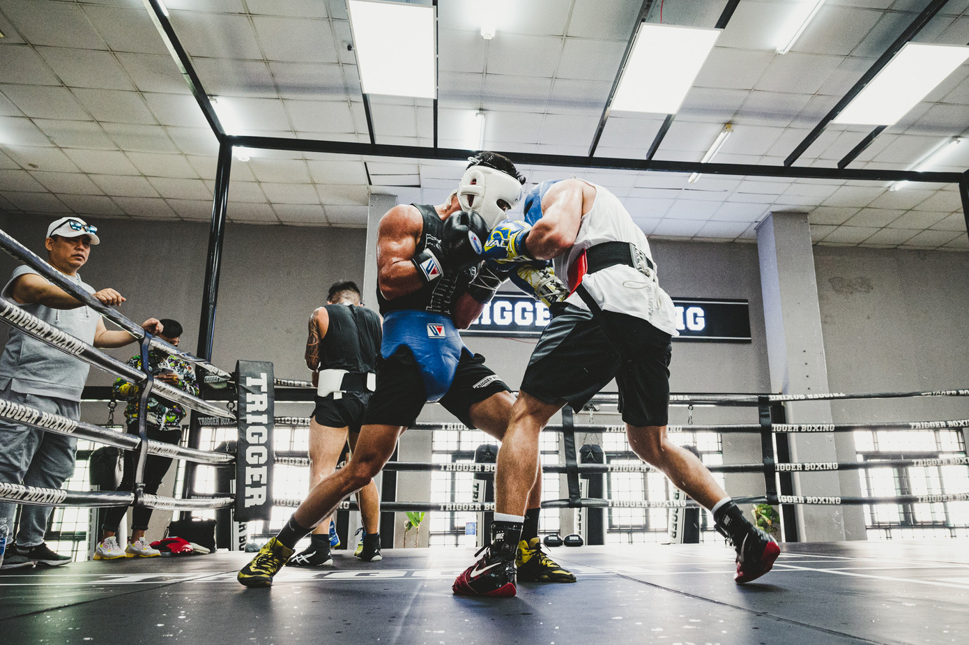 Võ sĩ Trần Văn Thảo tập luyện 'đổ máu' cho trận tranh đai vô địch IBA thế giới ảnh 10