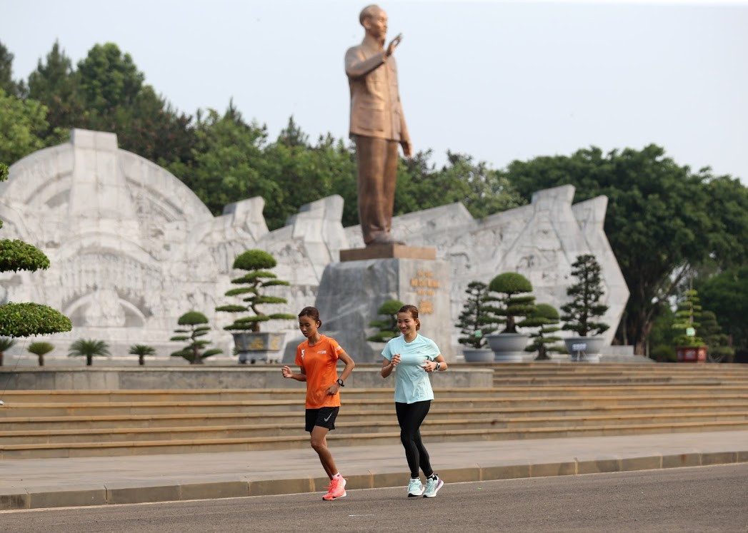 Rộn ràng những bước chạy tại Quảng trường Đại Đoàn Kết ảnh 1