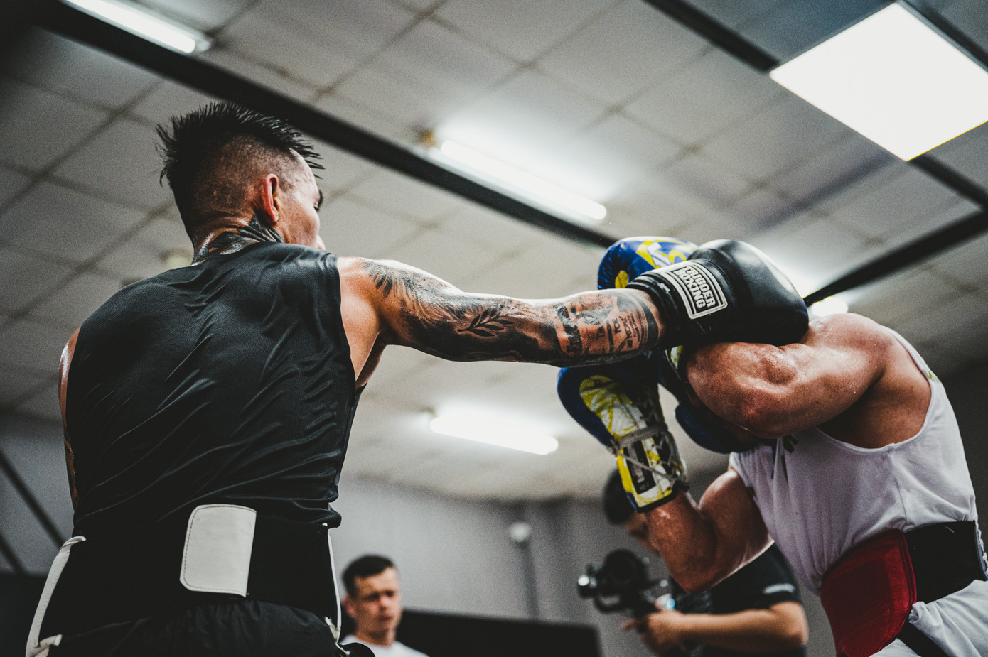 Võ sĩ Trần Văn Thảo tập luyện 'đổ máu' cho trận tranh đai vô địch IBA thế giới ảnh 15