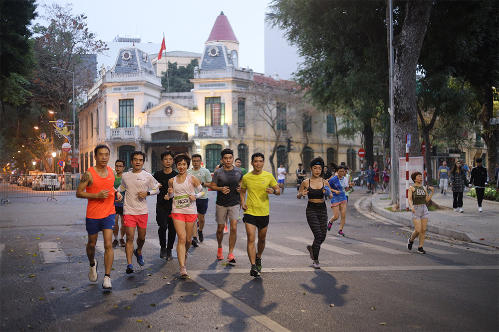 Runner Hà thành khổ luyện sớm tinh mơ cho Tiền Phong Marathon 2021 ảnh 6