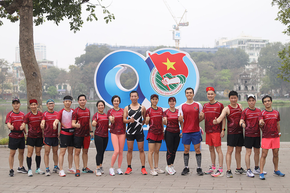 Runner Hà thành khổ luyện sớm tinh mơ cho Tiền Phong Marathon 2021 ảnh 20