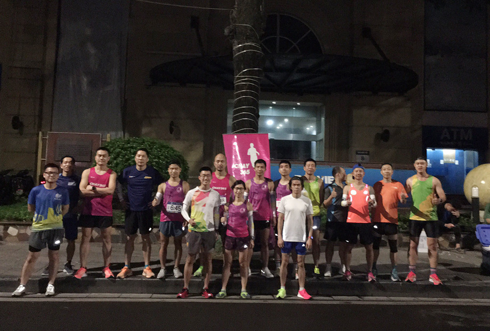 Runner Hà thành khổ luyện sớm tinh mơ cho Tiền Phong Marathon 2021 ảnh 1