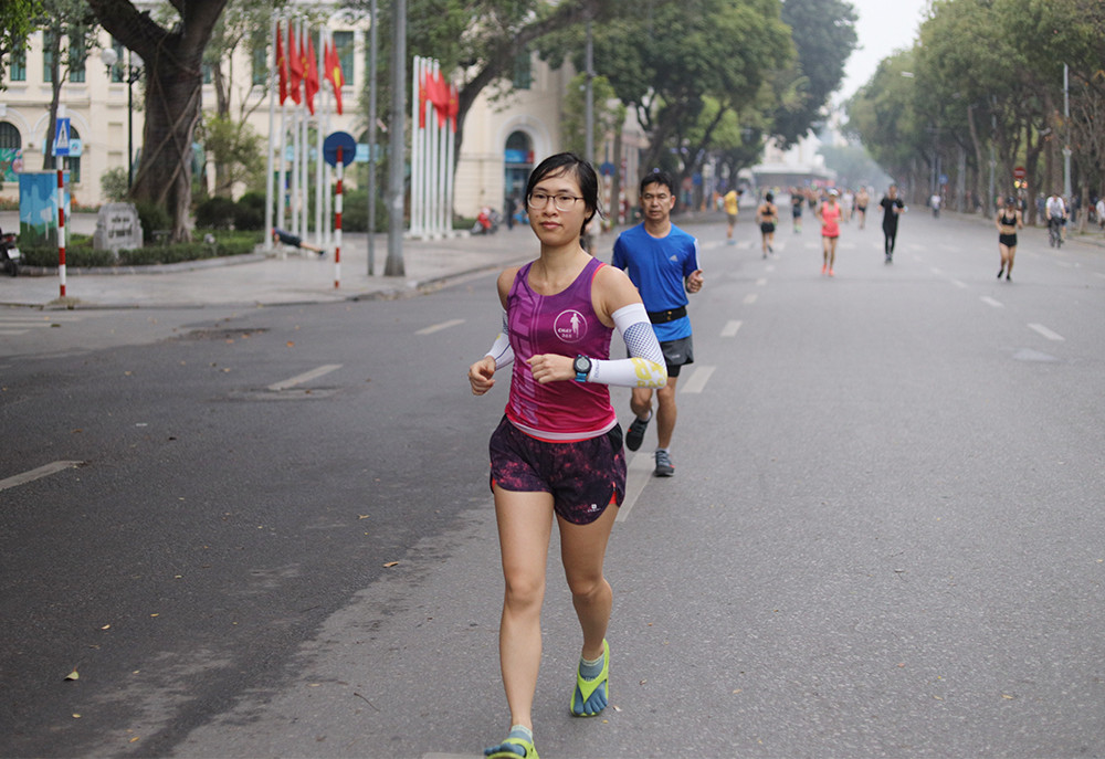 Runner Hà thành khổ luyện sớm tinh mơ cho Tiền Phong Marathon 2021 ảnh 12