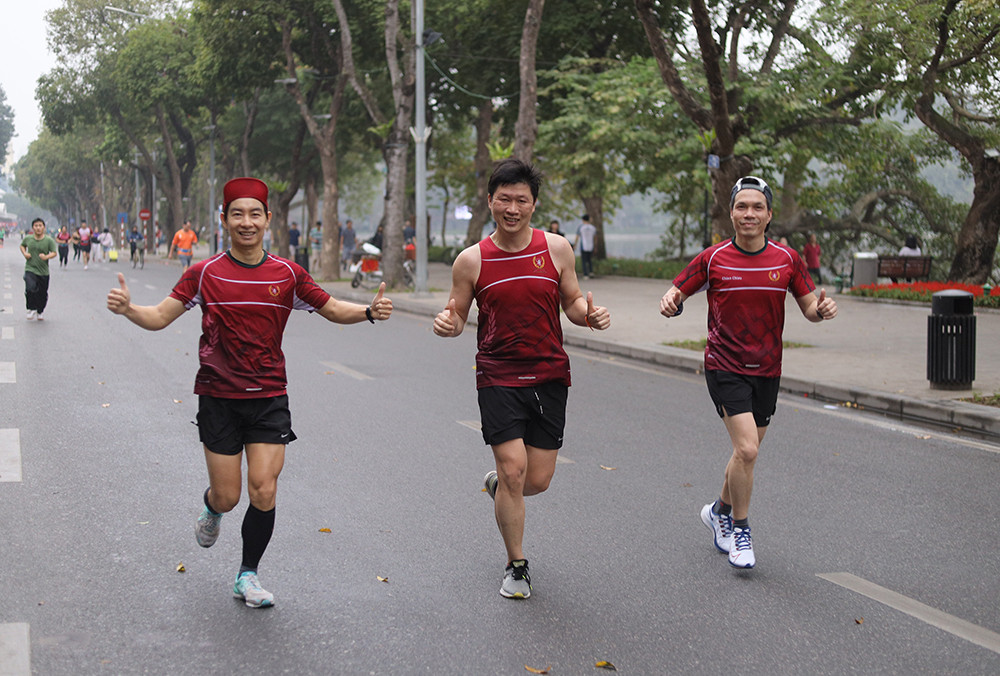 Runner Hà thành khổ luyện sớm tinh mơ cho Tiền Phong Marathon 2021 ảnh 18
