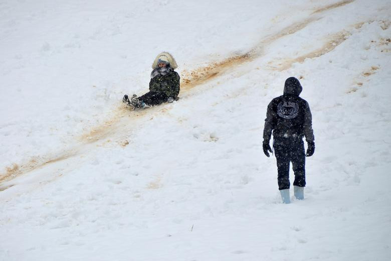 Hài hước cảnh lạc đà ngơ ngác khi thấy tuyết rơi ở Ả Rập Saudi ảnh 2