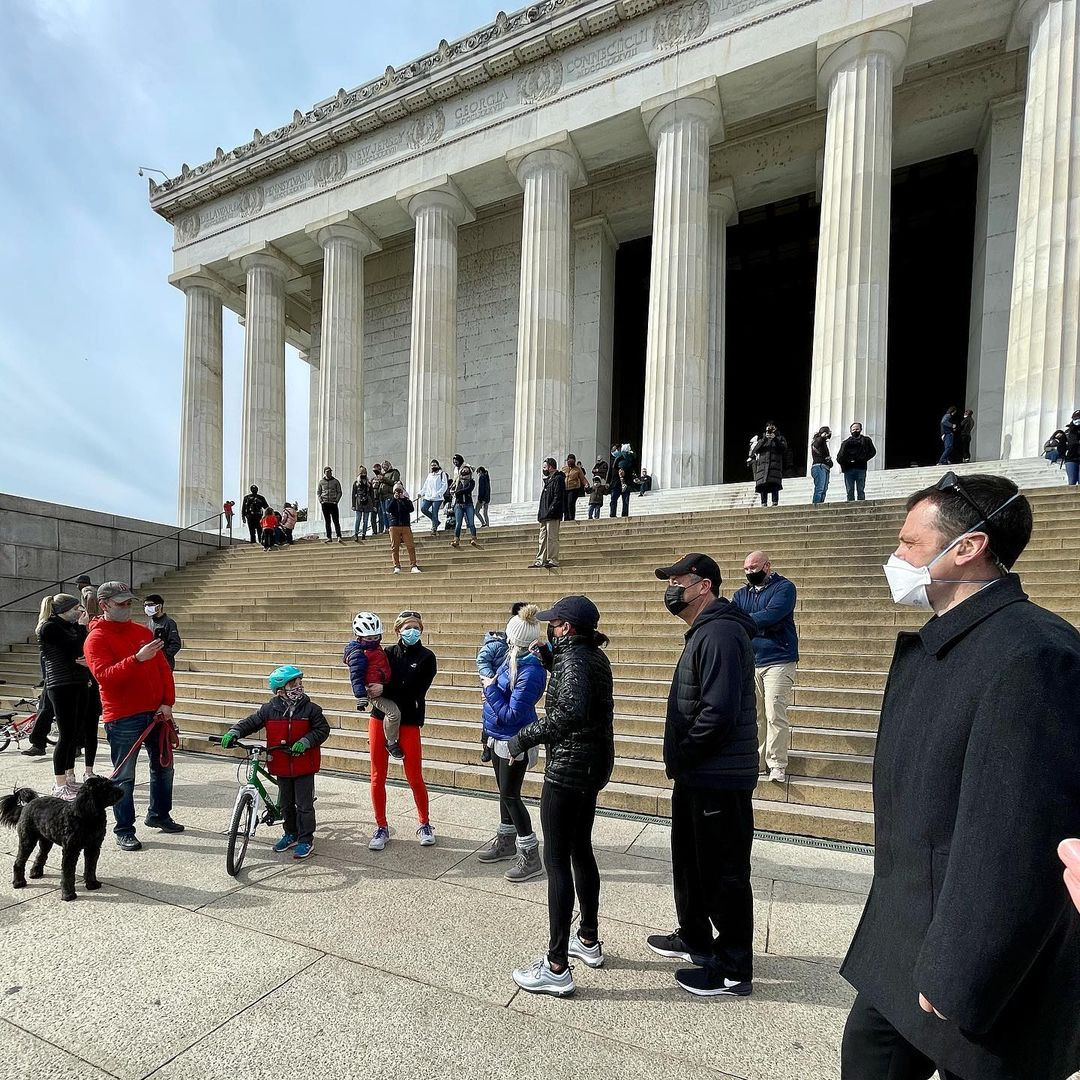 Lộ video mật vụ Mỹ đuổi theo nữ Phó Tổng thống khi tập thể dục hút 4 triệu view ảnh 3