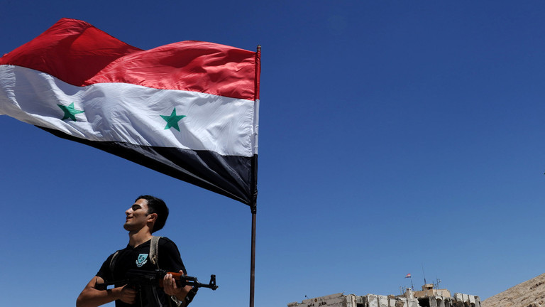 Nhà cháy phừng phừng, mẹ ném đàn con qua cửa sổ tầng 3 ảnh 2