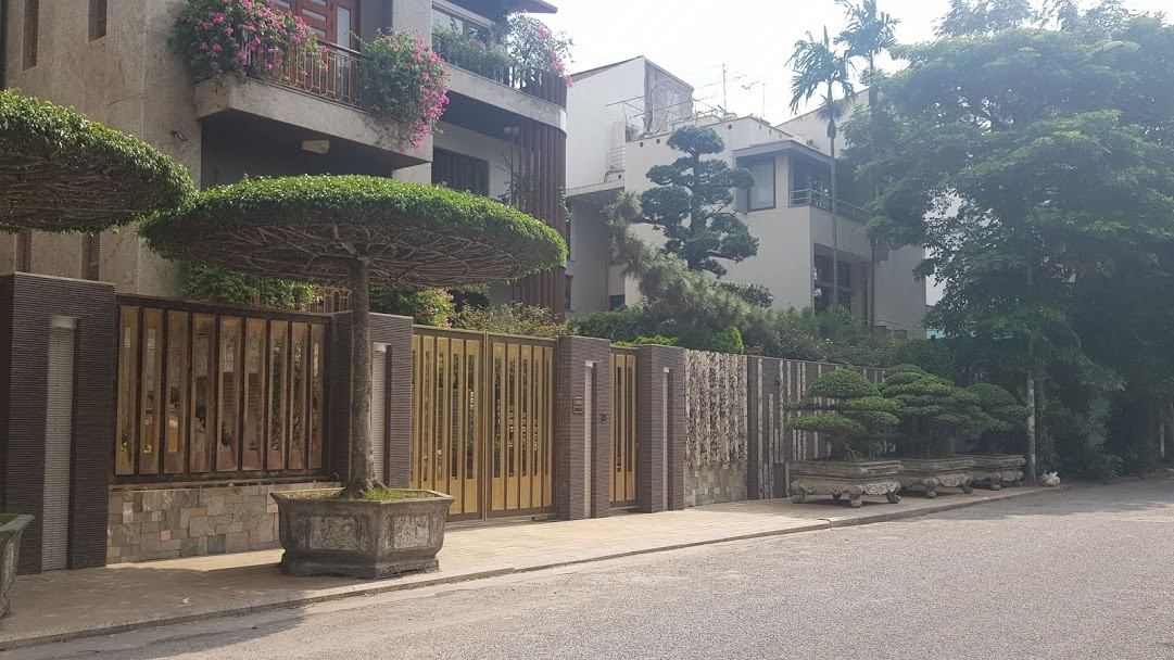 Cận cảnh biệt thự đô thị mẫu Hà Nội 'đua nhau' thay cây xanh, lát vỉa hè sai quy hoạch ảnh 16