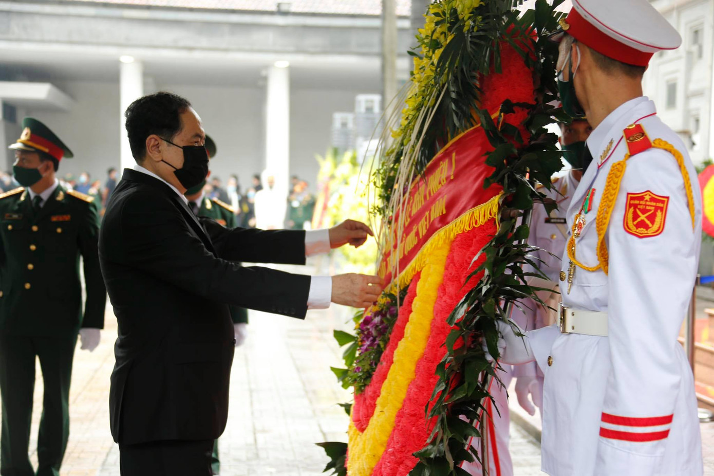 [ẢNH]: Xúc động lễ viếng nguyên Tổng Bí thư Lê Khả Phiêu ảnh 18