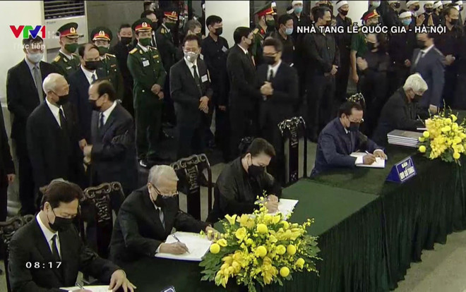 [ẢNH]: Xúc động lễ viếng nguyên Tổng Bí thư Lê Khả Phiêu ảnh 23