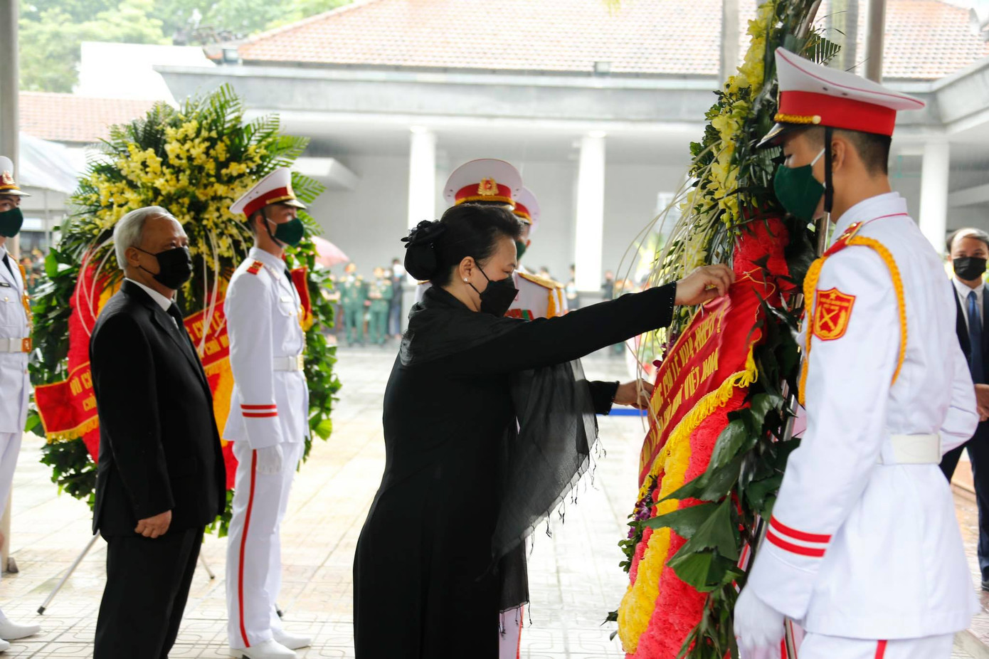 [ẢNH]: Xúc động lễ viếng nguyên Tổng Bí thư Lê Khả Phiêu ảnh 17
