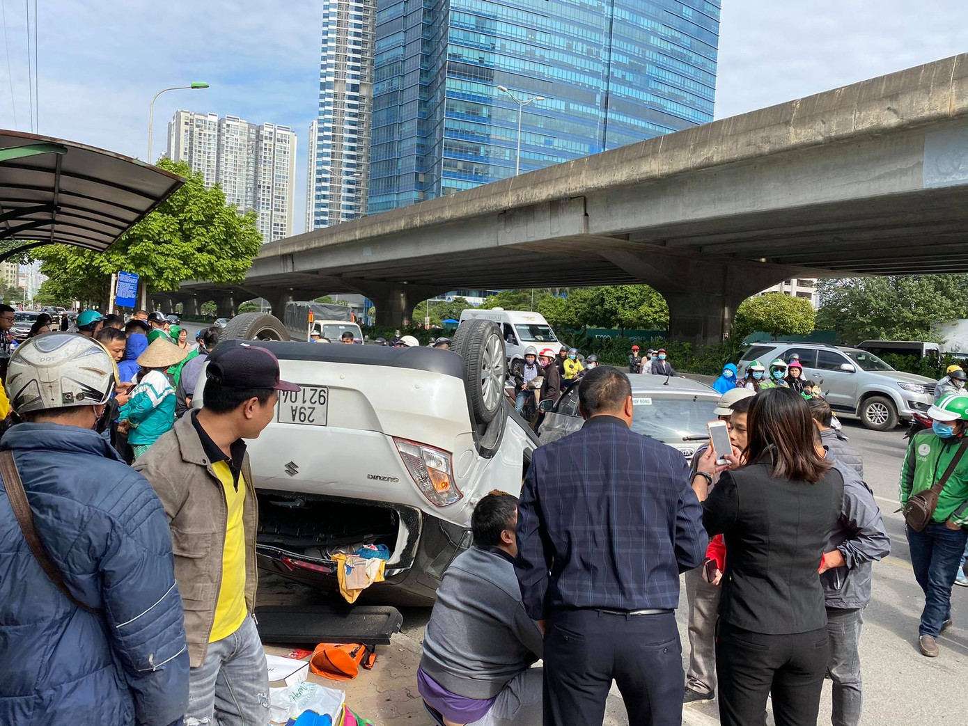 Tai nạn liên hoàn trên đường Phạm Hùng, 2 người bị thương ảnh 6