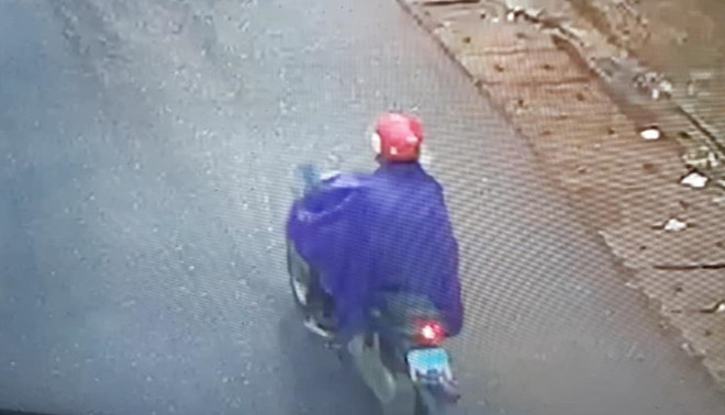 Bắt nghi phạm dí súng vào đầu nhân viên ngân hàng, cướp hàng trăm triệu đồng ảnh 2