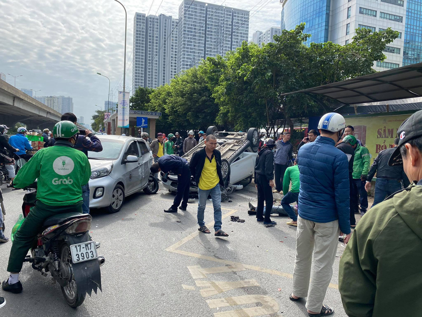 Tai nạn liên hoàn trên đường Phạm Hùng, 2 người bị thương ảnh 5
