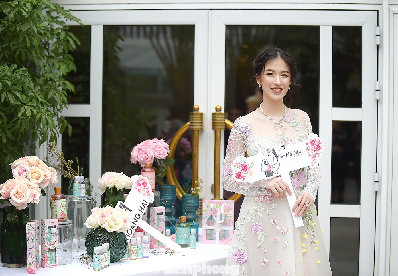 Chủ hiệu thời trang 9X làm người mẫu ảnh 1