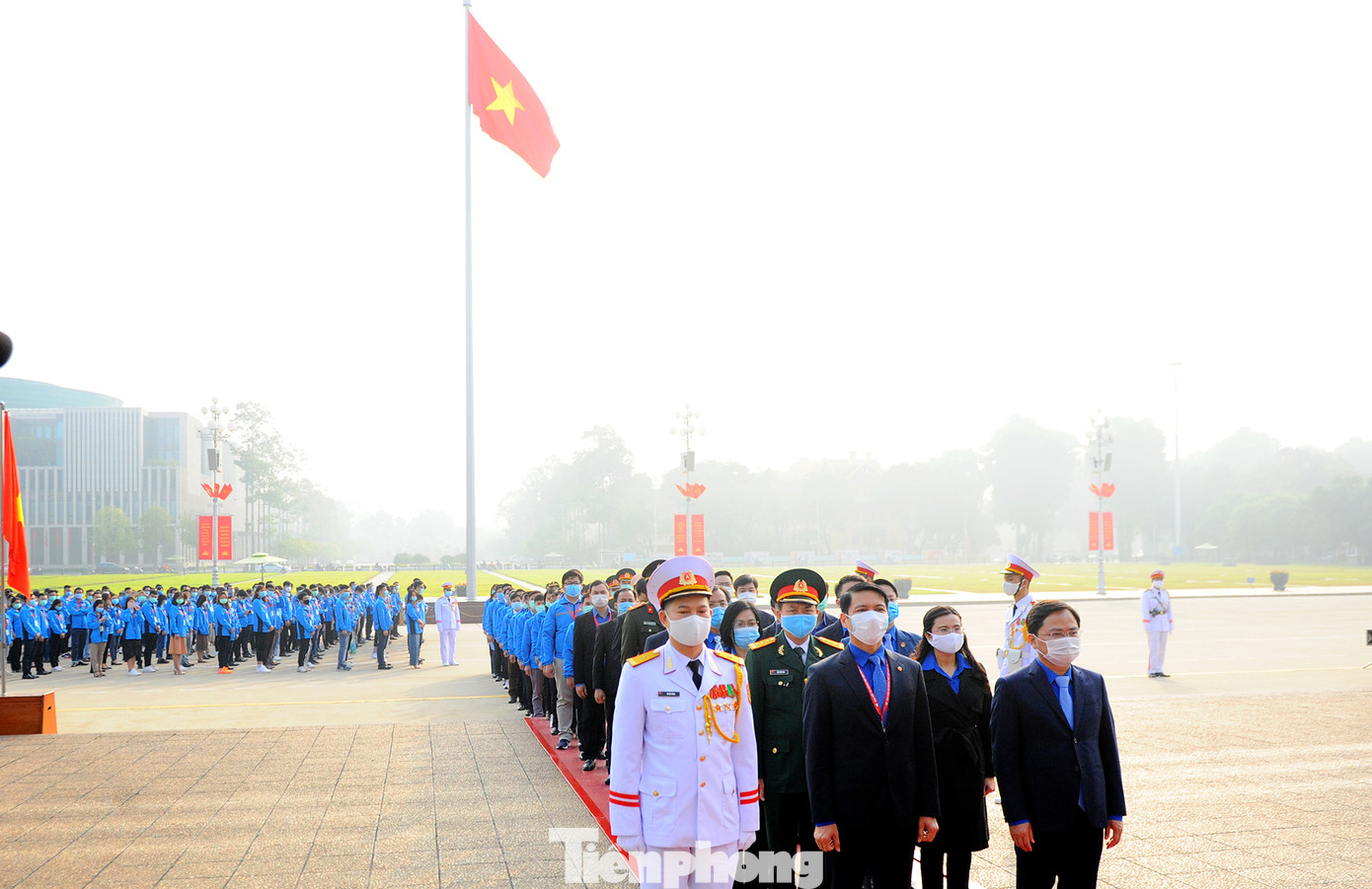 Các tài năng trẻ Việt Nam báo công, vào Lăng viếng Chủ tịch Hồ Chí Minh ảnh 15