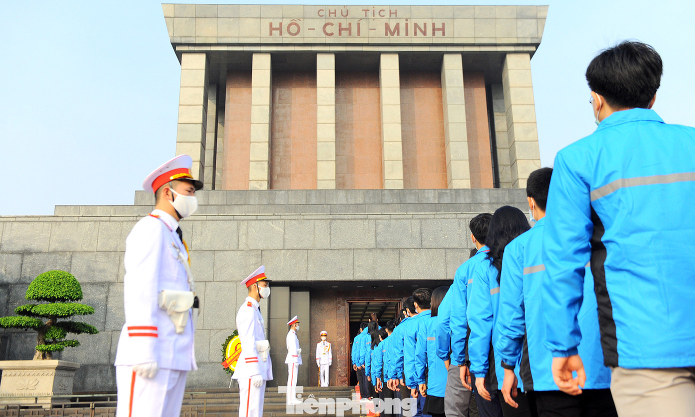 Các tài năng trẻ Việt Nam báo công, vào Lăng viếng Chủ tịch Hồ Chí Minh ảnh 19