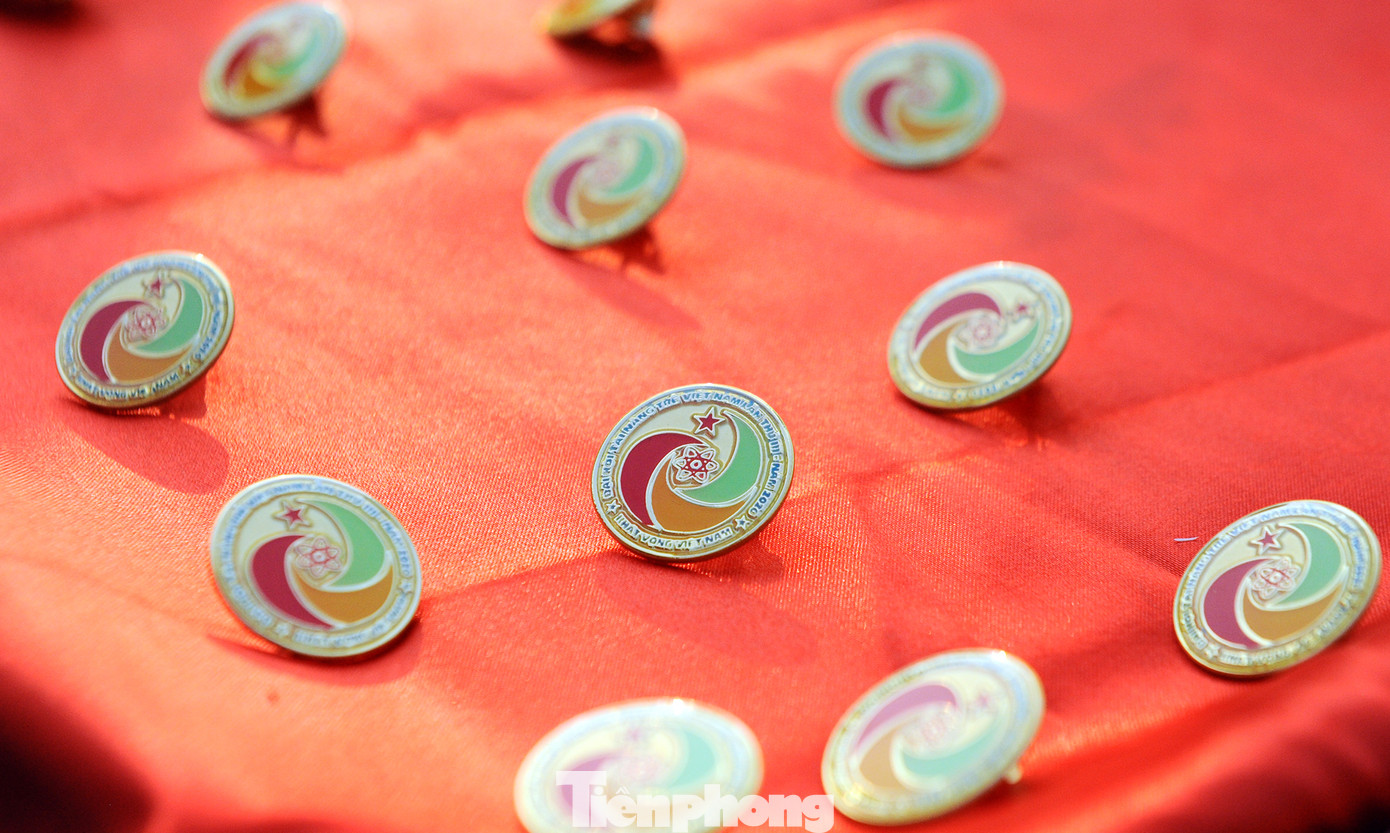 Các tài năng trẻ Việt Nam báo công, vào Lăng viếng Chủ tịch Hồ Chí Minh ảnh 10