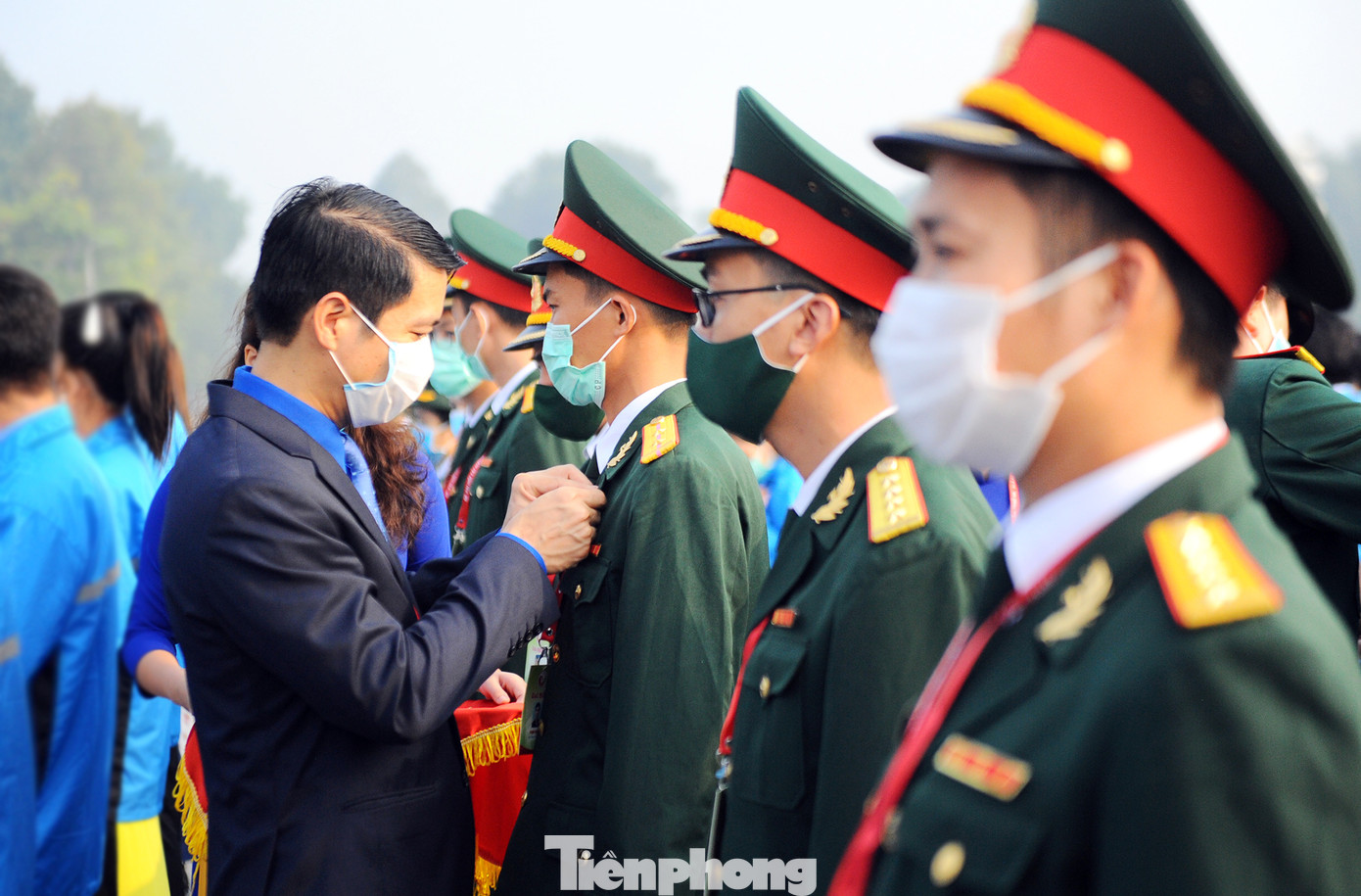 Các tài năng trẻ Việt Nam báo công, vào Lăng viếng Chủ tịch Hồ Chí Minh ảnh 12