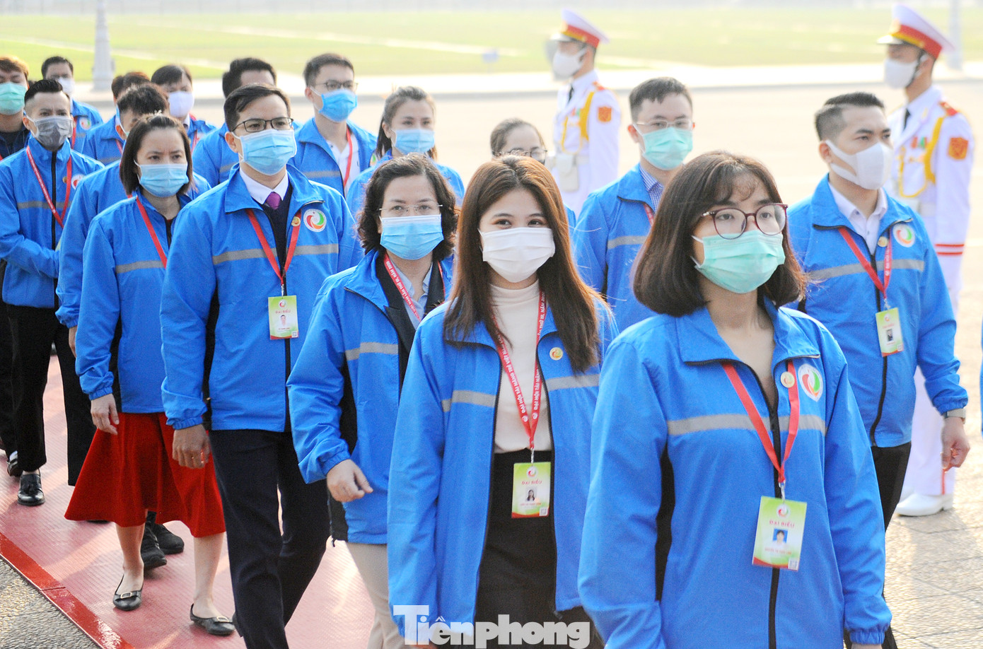 Các tài năng trẻ Việt Nam báo công, vào Lăng viếng Chủ tịch Hồ Chí Minh ảnh 16