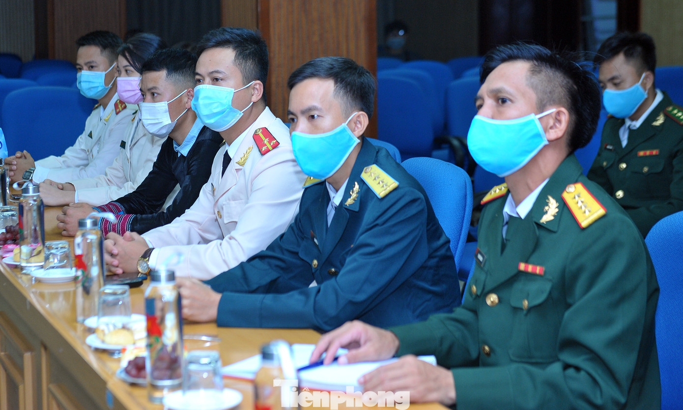 Vận động không xuất nhập cảnh trái phép để phòng chống dịch COVID-19 ảnh 6