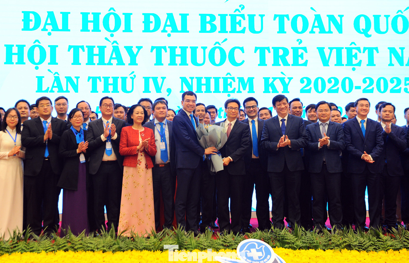 Mỗi thầy thuốc trẻ phải xem niềm tin của bệnh nhân làm mục tiêu phấn đấu ảnh 2