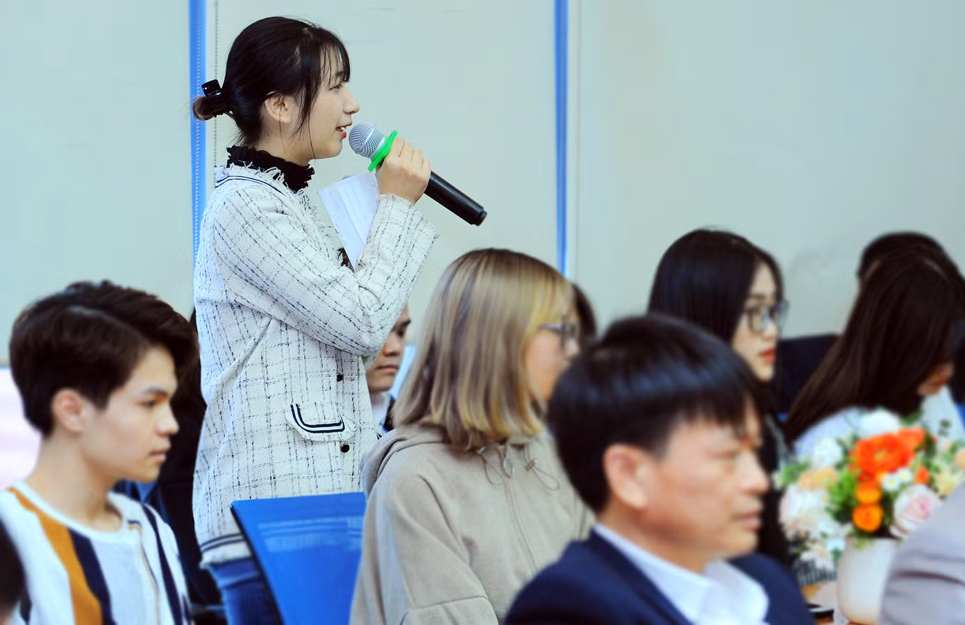 Hoa hậu Việt Nam 2020 Đỗ Thị Hà và lời hứa 'mời cả lớp đi du thuyền' ảnh 7