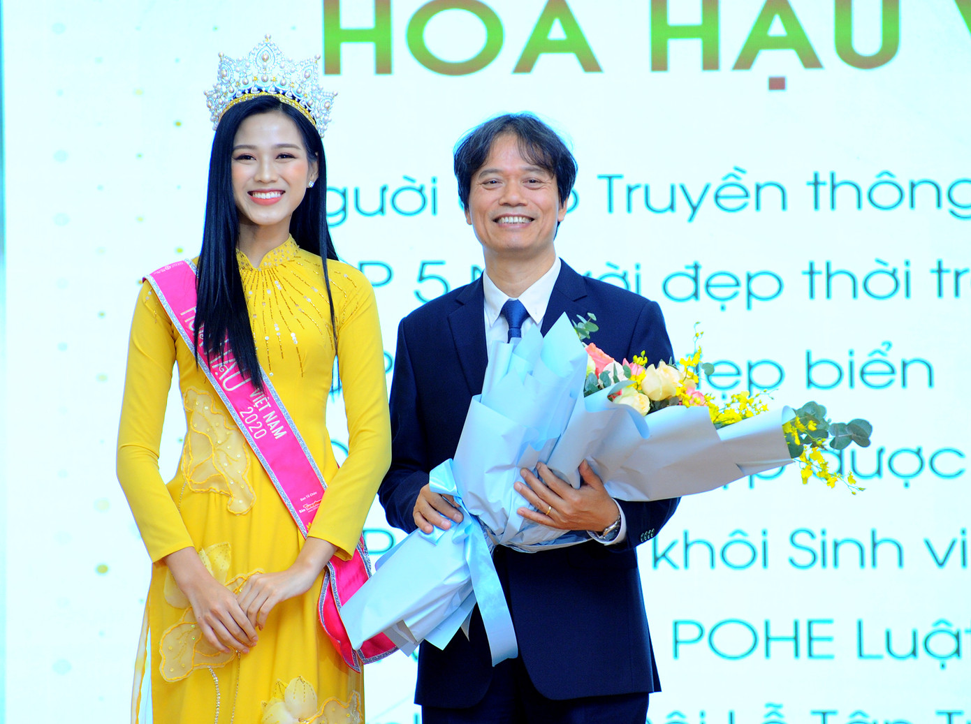 Hoa hậu Việt Nam 2020 Đỗ Thị Hà và lời hứa 'mời cả lớp đi du thuyền' ảnh 1