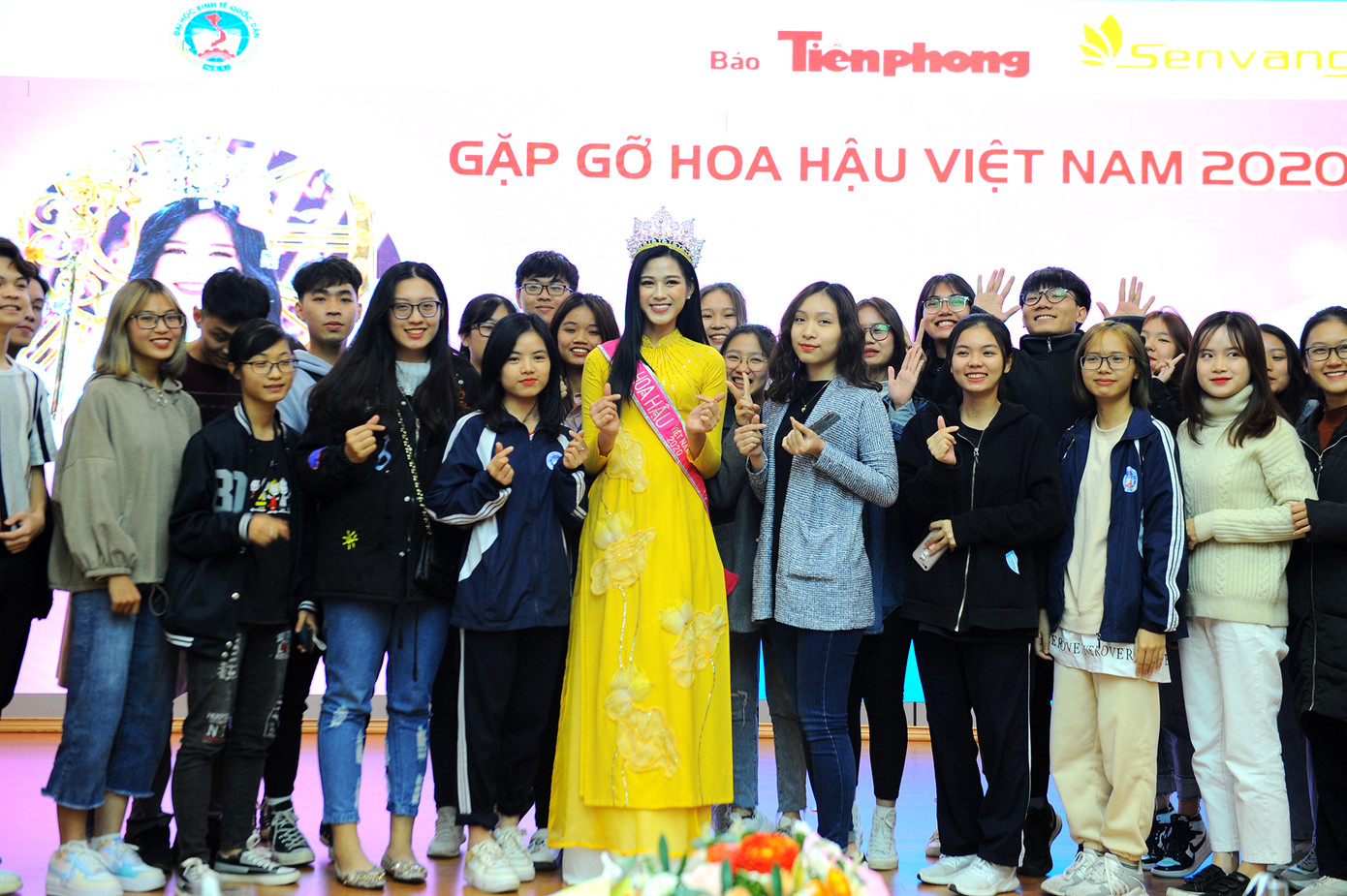 Hoa hậu Việt Nam 2020 Đỗ Thị Hà và lời hứa 'mời cả lớp đi du thuyền' ảnh 9