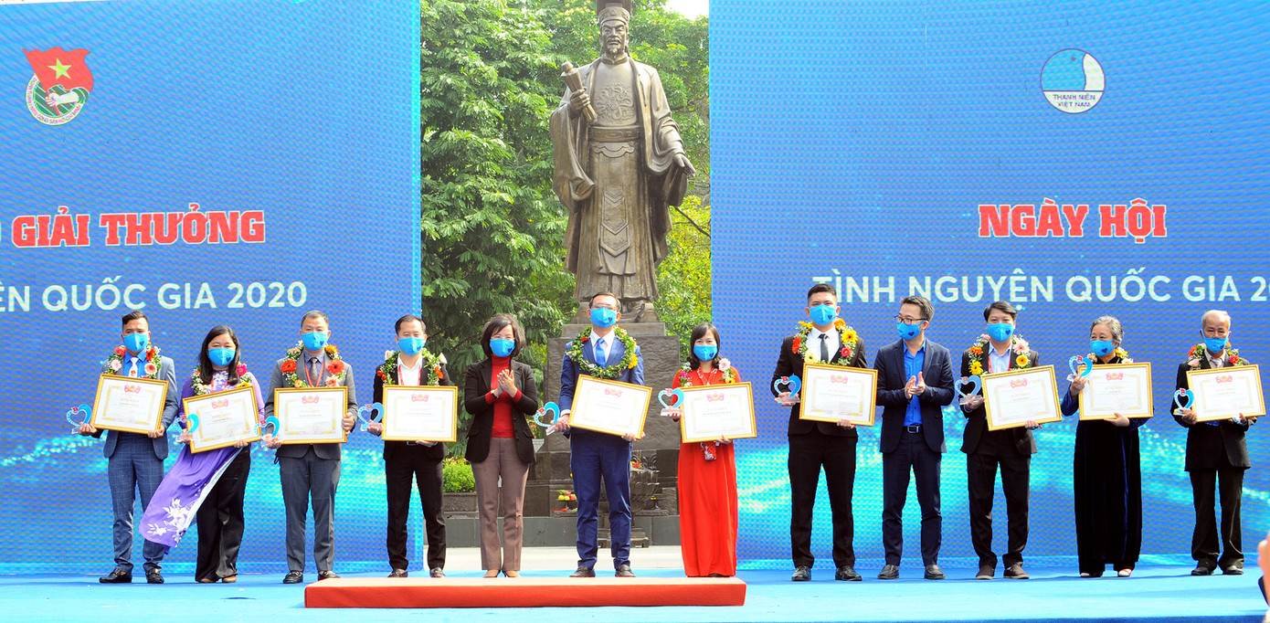 Sôi nổi hoạt động vì cộng đồng trong Ngày hội tình nguyện Quốc gia 2020 ảnh 8