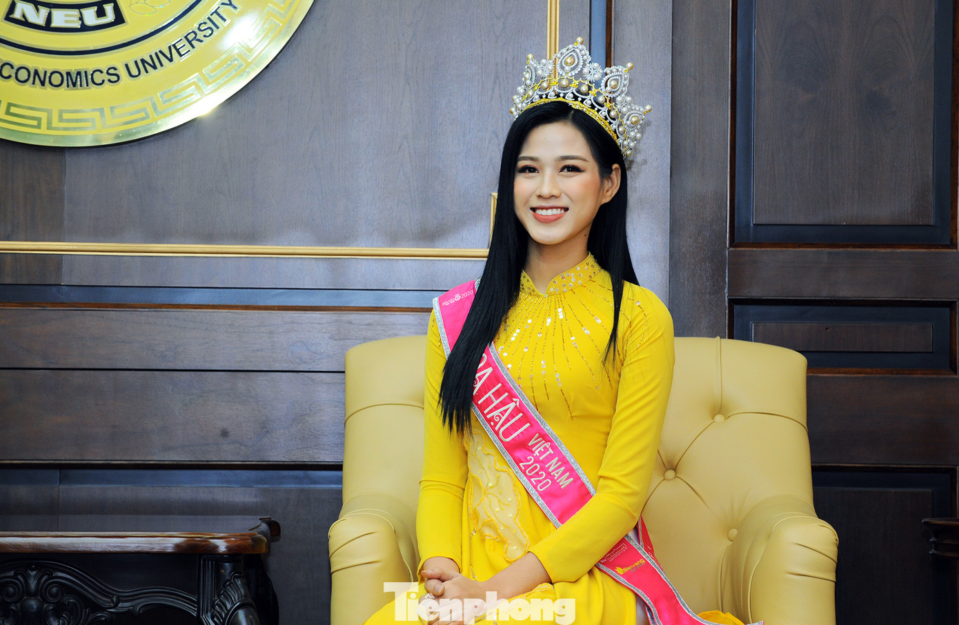 Hoa hậu Việt Nam Đỗ Thị Hà thi môn đầu tiên trong ngày trở lại trường ảnh 2