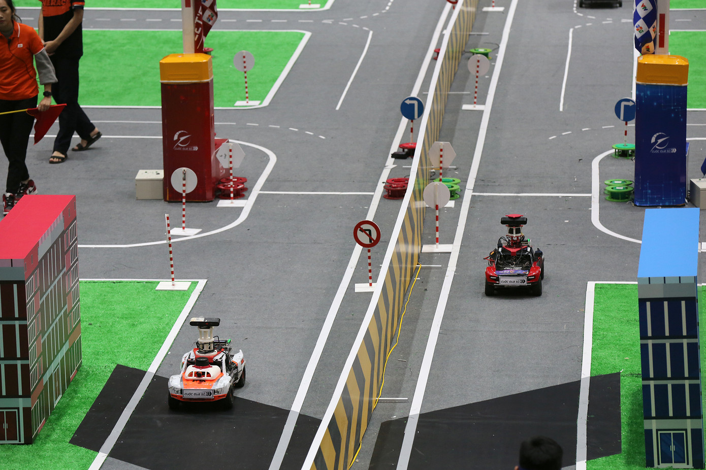 Tìm ra quán quân vô địch cuộc đua số xe tự hành chinh phục tình huống giao thông ảnh 1