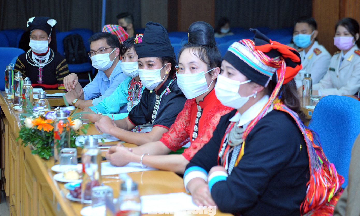 Vận động không xuất nhập cảnh trái phép để phòng chống dịch COVID-19 ảnh 7